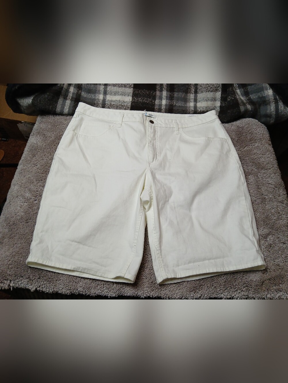 Women's Riders by Lee Mid Rise Bermuda White Casual Cotton Shorts